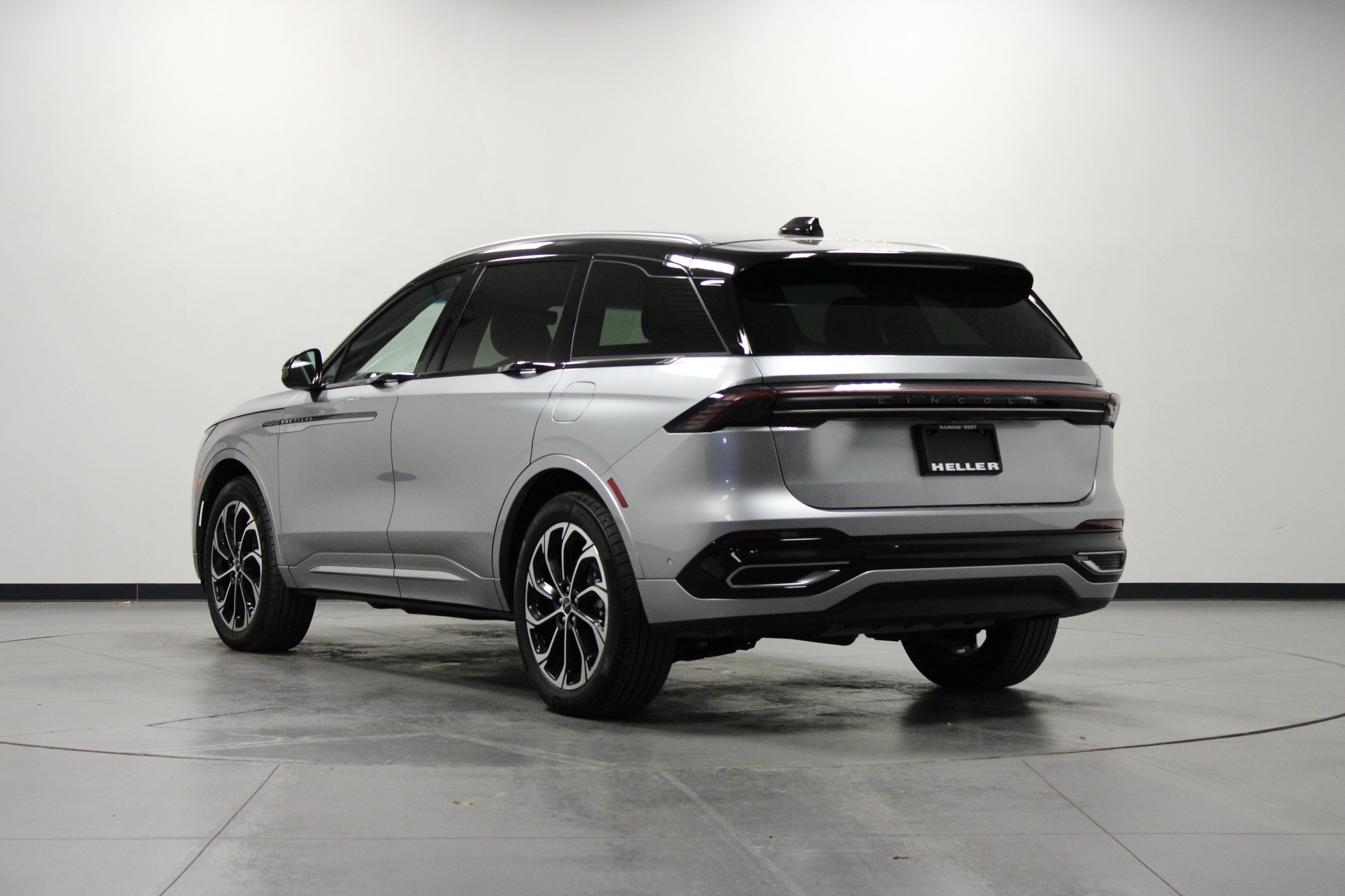 Used 2024 Lincoln Nautilus Reserve AWD/4WD image 6
