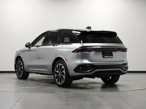 Used 2024 Lincoln Nautilus Reserve image 6