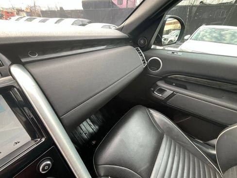 Used 2018 Land Rover Discovery HSE image 20