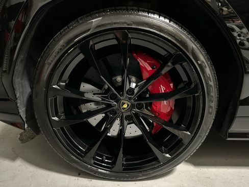 Used 2022 Lamborghini Urus image 12