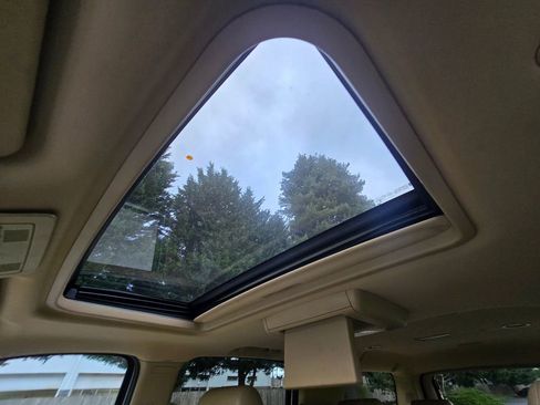 Used 2010 Chevrolet Suburban LTZ image 42