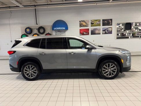 Used 2025 Buick Enclave Preferred image 2