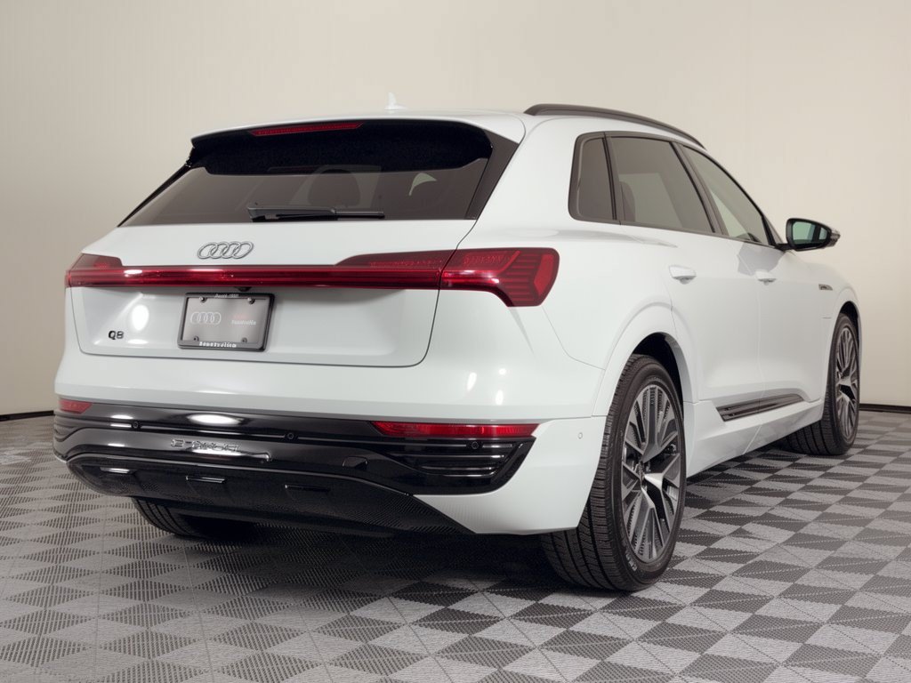 Used 2024 Audi Q8 e-tron Prestige AWD/4WD image 9