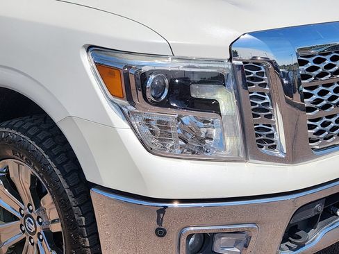 Used 2018 Nissan Titan SL w/ Chrome Package AWD/4WD image 28