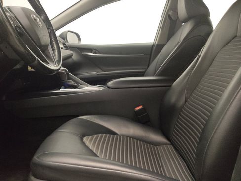 Used 2020 Toyota Camry SE FWD image 17