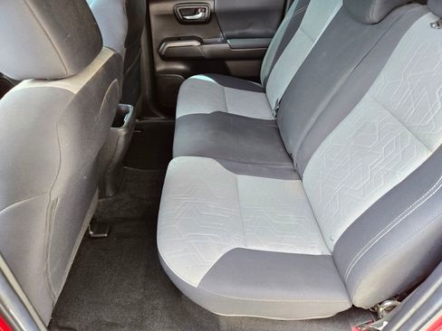 Used 2022 Toyota Tacoma TRD Off-Road image 14