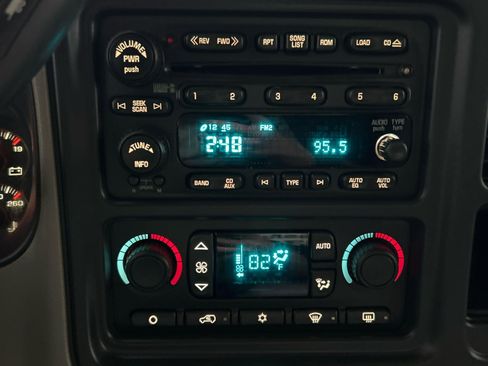 Used 2006 GMC Sierra 1500 SLT w/ Onstar Plus Package RWD image 12