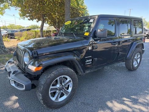 Used 2018 Jeep Wrangler Unlimited Sahara AWD/4WD image 6