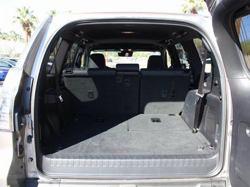 Used 2020 Lexus GX 460 Premium w/ Premium Package image 11