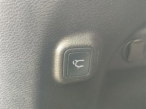 Used 2021 Jeep Cherokee Latitude Lux w/ Comfort/Convenience Group image 32