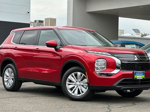 New 2025 Mitsubishi Outlander ES image 3