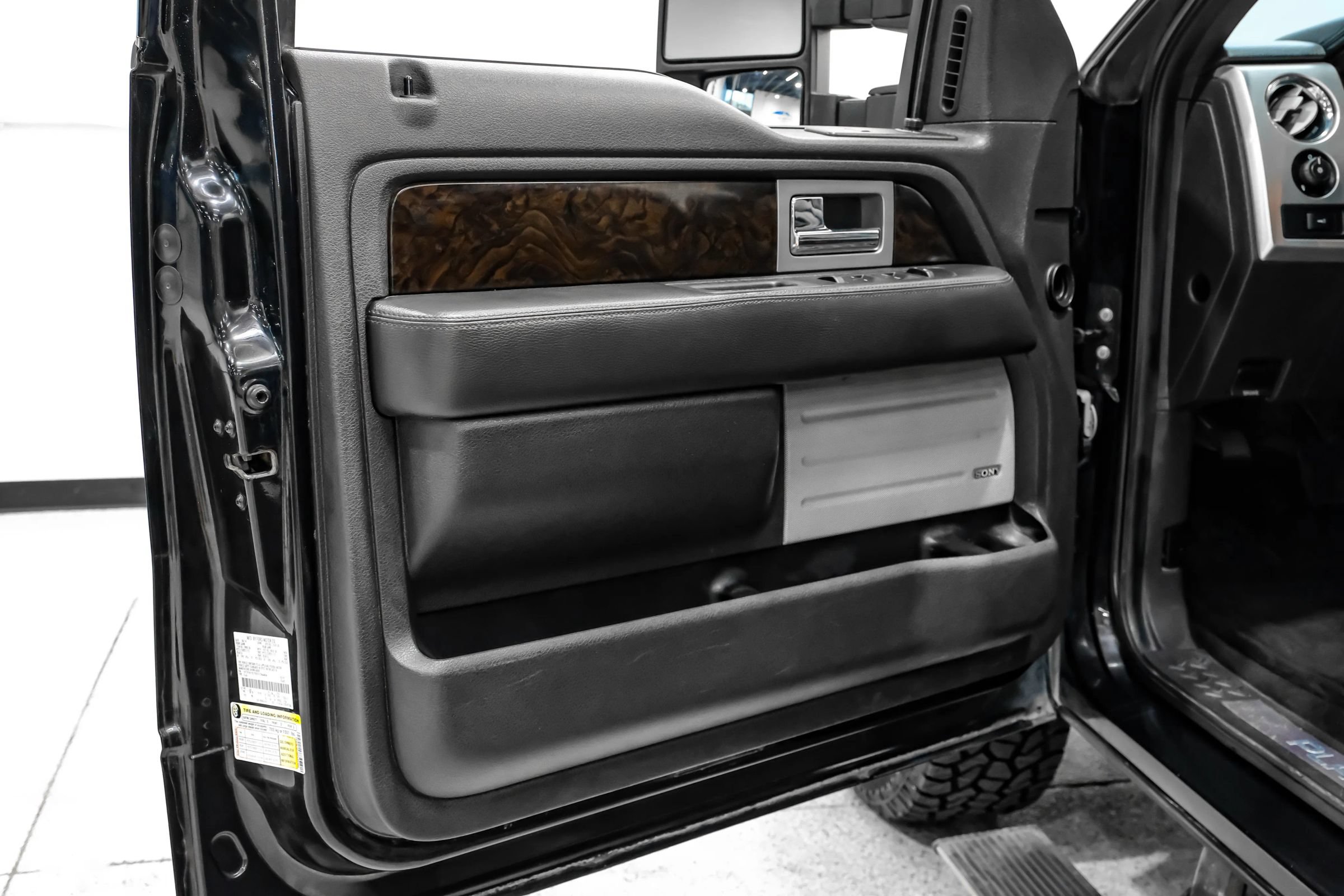 Used 2014 Ford F150 Platinum AWD/4WD image 39