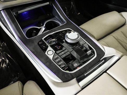 Used 2025 BMW X7 xDrive40i w/ Executive Package image 12