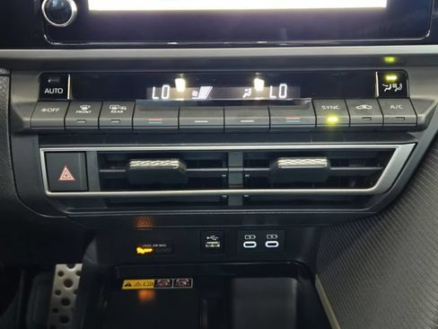 Used 2026 Toyota Camry SE w/ Convenience Package FWD image 20