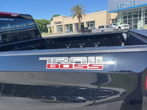 New 2026 Chevrolet Silverado 1500 Custom Trail Boss w/ LPO, Dark Essentials Package AWD/4WD image 5