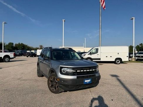 Used 2022 Ford Bronco Sport Outer Banks w/ Tech Package AWD/4WD image 2
