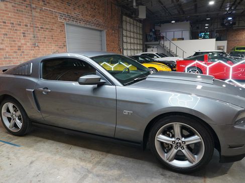 Used 2010 Ford Mustang GT image 2