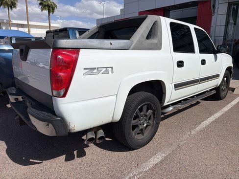 Used 2005 Chevrolet Avalanche Z71 w/ Sun And Sound Package AWD/4WD image 4