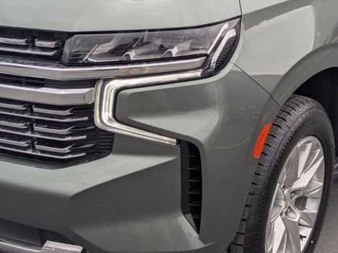 Used 2023 Chevrolet Suburban Premier image 10