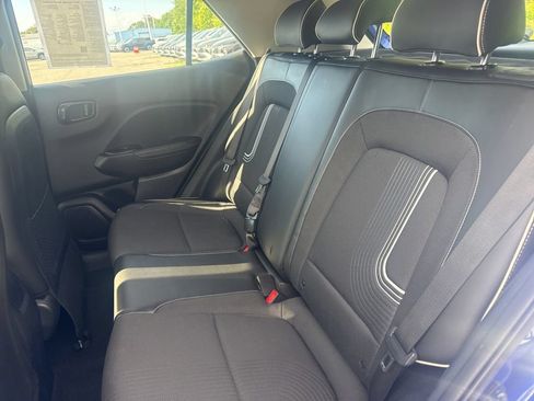 Used 2022 Hyundai Venue Limited FWD image 35