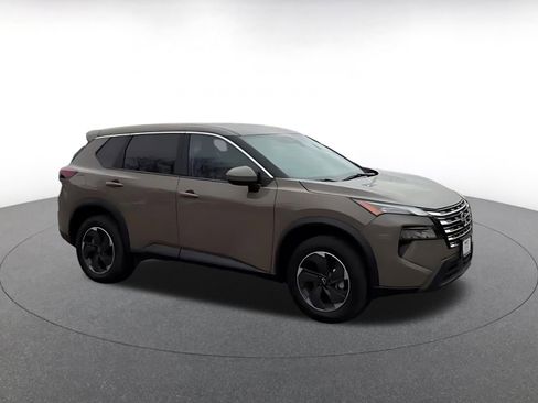 Used 2025 Nissan Rogue SV AWD/4WD image 2