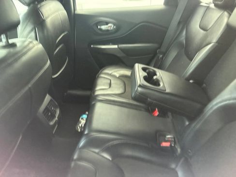 Used 2019 Jeep Cherokee Latitude Plus w/ Cold Weather Group AWD/4WD image 31