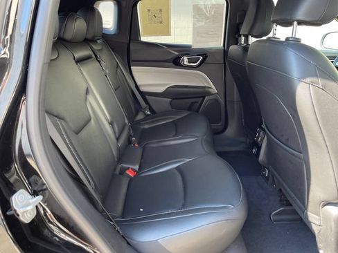 Used 2025 Jeep Compass Limited AWD/4WD image 30