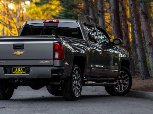 Used 2017 Chevrolet Silverado 1500 High Country image 28