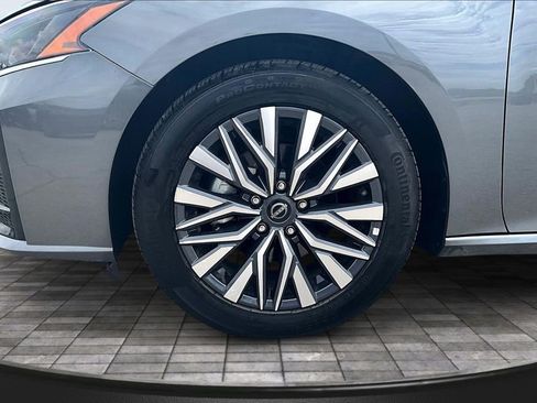 Used 2025 Nissan Altima 2.5 SV FWD image 34