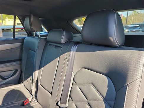 Certified 2025 Volkswagen Atlas Cross Sport SE w/ Panoramic Sunroof Package image 11