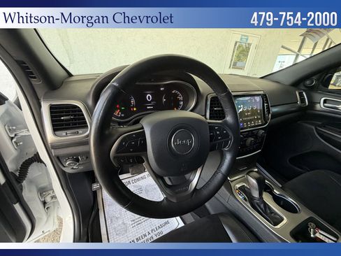 Used 2020 Jeep Grand Cherokee Altitude RWD image 10