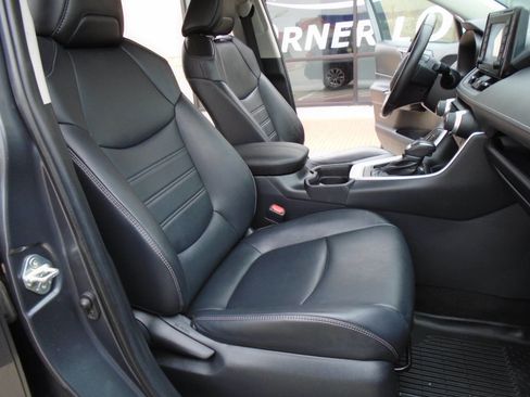 Used 2019 Toyota RAV4 XLE Premium FWD image 12