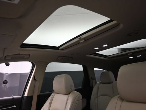 Used 2019 Buick Enclave Premium w/ Experience Buick Package FWD image 23