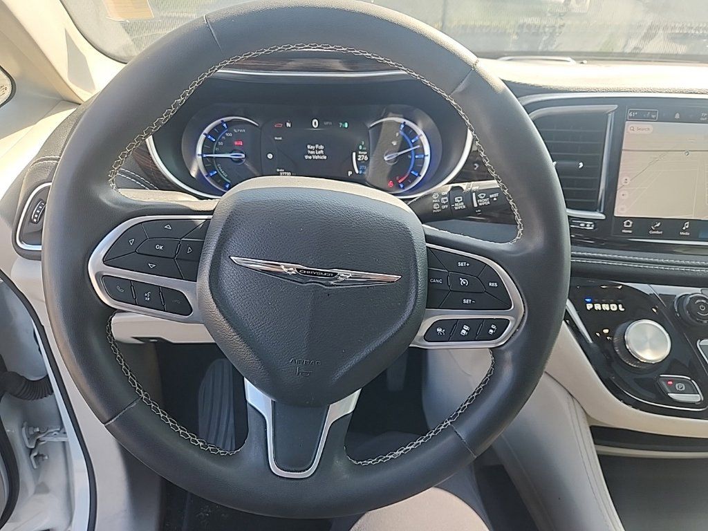Used 2023 Chrysler Pacifica Limited FWD image 21