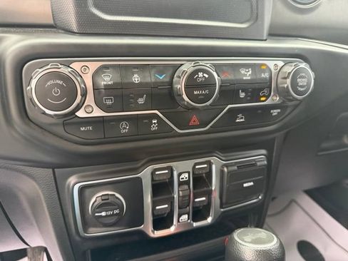 Used 2023 Jeep Wrangler Unlimited Sport AWD/4WD image 25