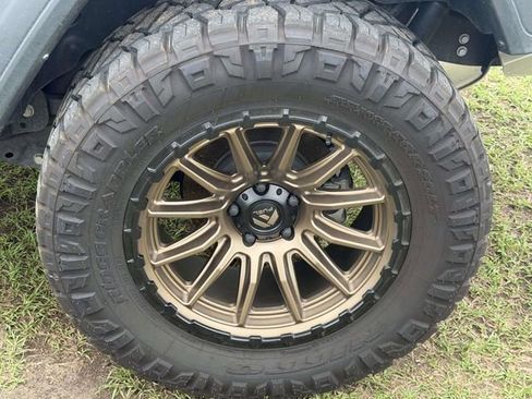 Used 2025 Jeep Wrangler Sport AWD/4WD image 16