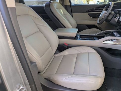 Used 2024 Lincoln Nautilus Premier image 27