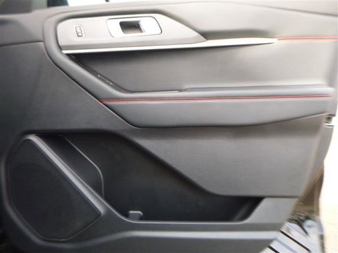 Used 2025 Ford Explorer ST-Line w/ ST-Line Street Pack AWD/4WD image 20