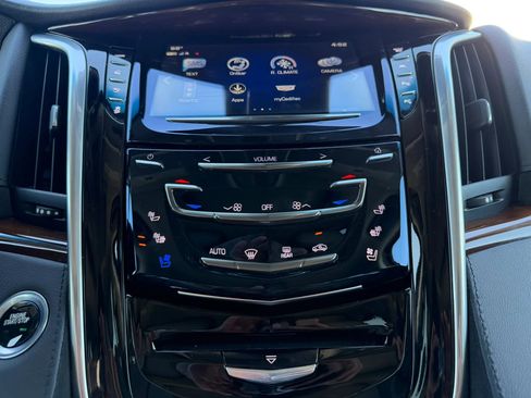 Used 2019 Cadillac Escalade Luxury w/ Escalade Sport Edition RWD image 30