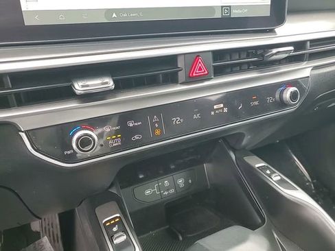 Used 2025 Kia Sorento S w/ Panoramic Sunroof Package image 13