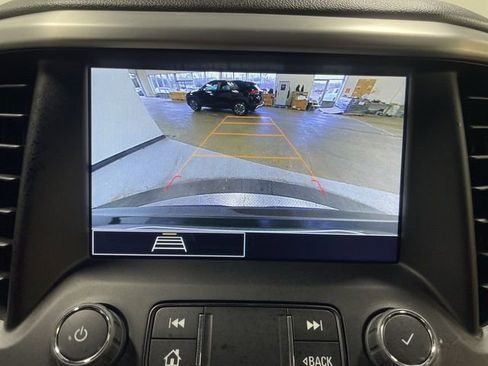 Used 2023 GMC Acadia SLE image 17