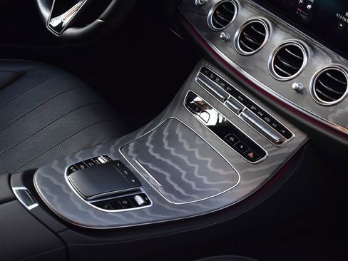 Used 2021 Mercedes-Benz E 350 4MATIC Sedan image 26