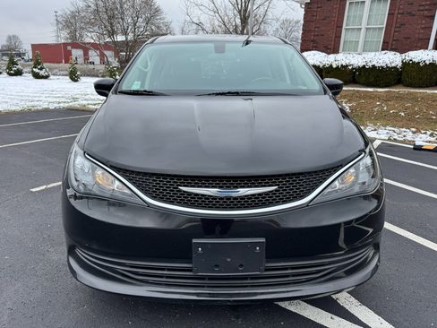Used 2018 Chrysler Pacifica LX image 17