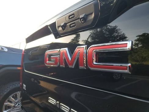 Used 2025 GMC Sierra 1500 AT4 w/ AT4 Premium Package AWD/4WD image 6