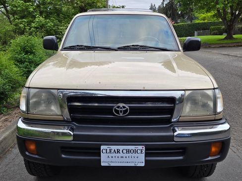 Used 2000 Toyota Tacoma PreRunner RWD image 8