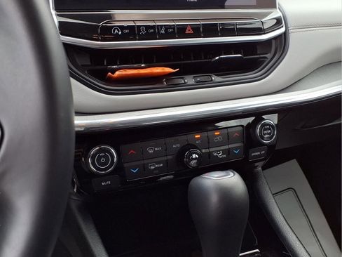 Used 2022 Jeep Compass Limited AWD/4WD image 6