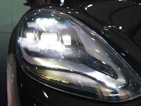 Used 2023 Porsche Panamera 4 Platinum Edition image 42