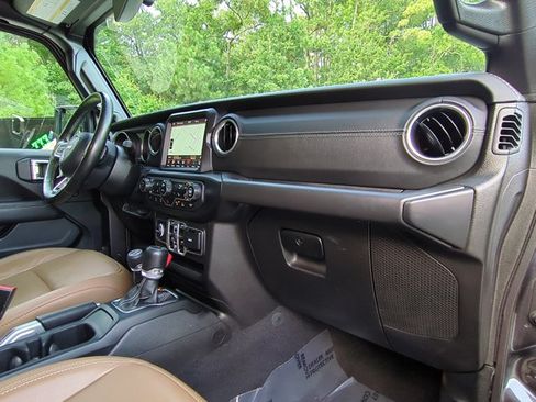 Used 2020 Jeep Gladiator Overland AWD/4WD image 24