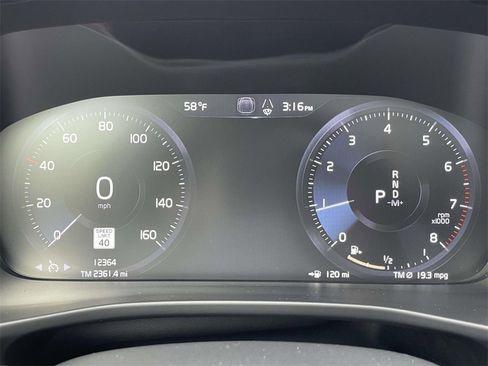 Used 2022 Volvo XC40 T5 R-Design w/ Climate Package image 26