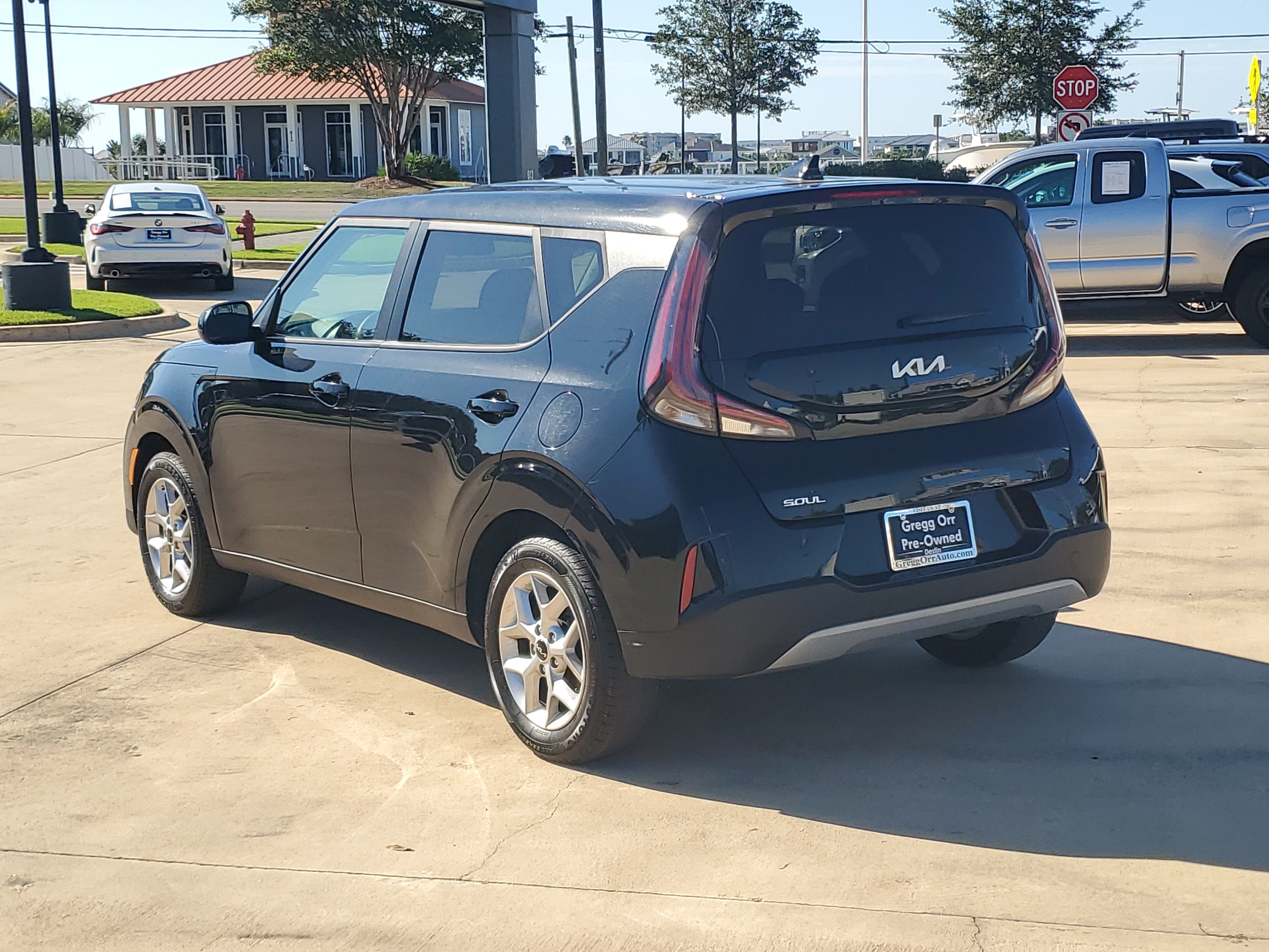 Used 2024 Kia Soul LX w/ Option Group 015 FWD image 3